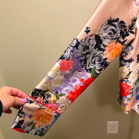 Victoria’s Secret Satin Sleep Top - Picture 3 of 4